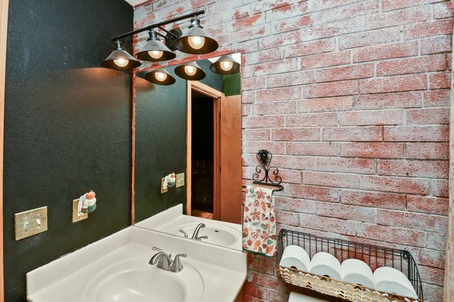 2605 W Garton Road, Ozark, MO 65721