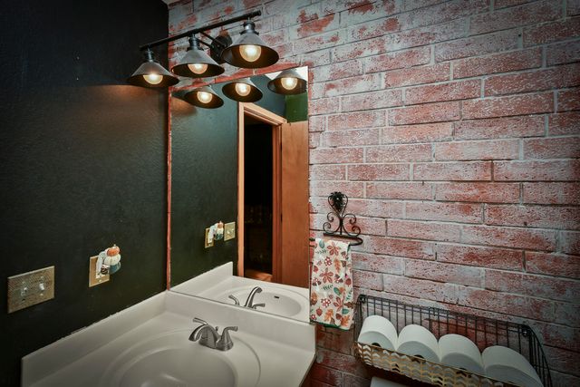 2605 W Garton Road, Ozark, MO 65721