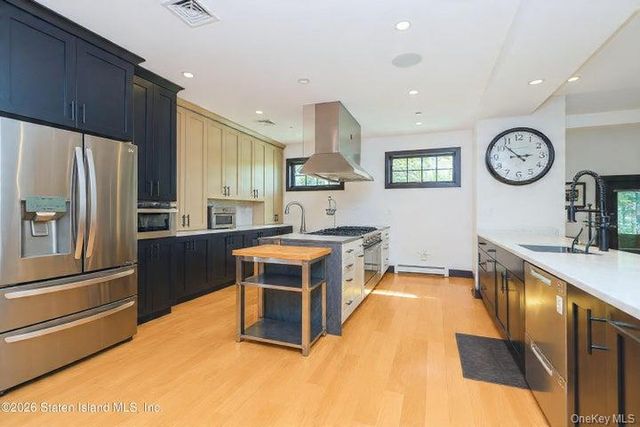 100 Hull Ave, Staten Island, NY 10306