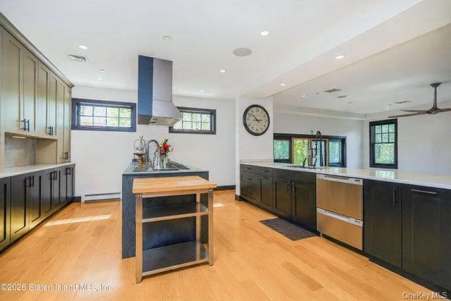 100 Hull Ave, Staten Island, NY 10306