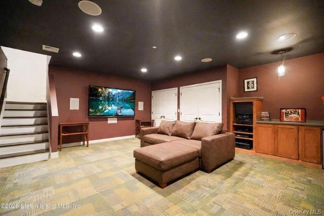 100 Hull Ave, Staten Island, NY 10306