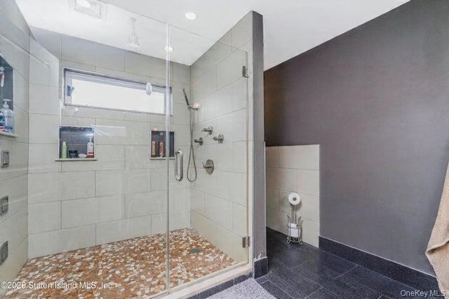 100 Hull Ave, Staten Island, NY 10306