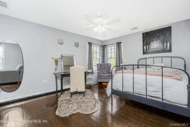 100 Hull Ave, Staten Island, NY 10306