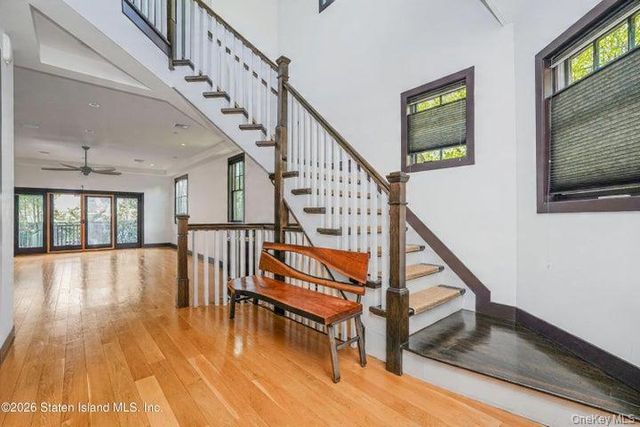100 Hull Ave, Staten Island, NY 10306
