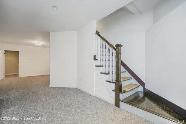 100 Hull Ave, Staten Island, NY 10306