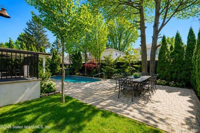 100 Hull Ave, Staten Island, NY 10306