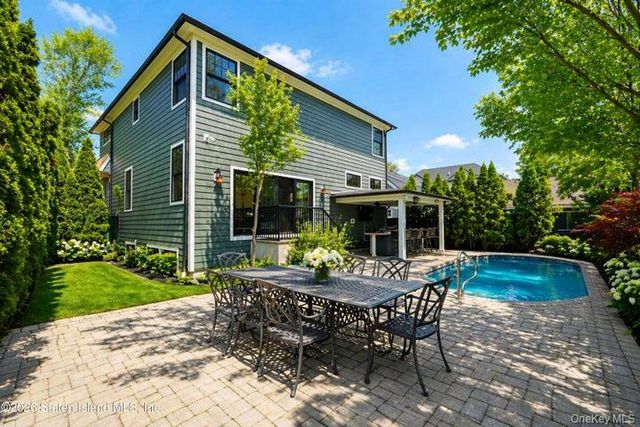 100 Hull Ave, Staten Island, NY 10306