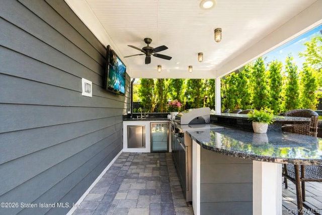 100 Hull Ave, Staten Island, NY 10306