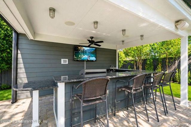 100 Hull Ave, Staten Island, NY 10306