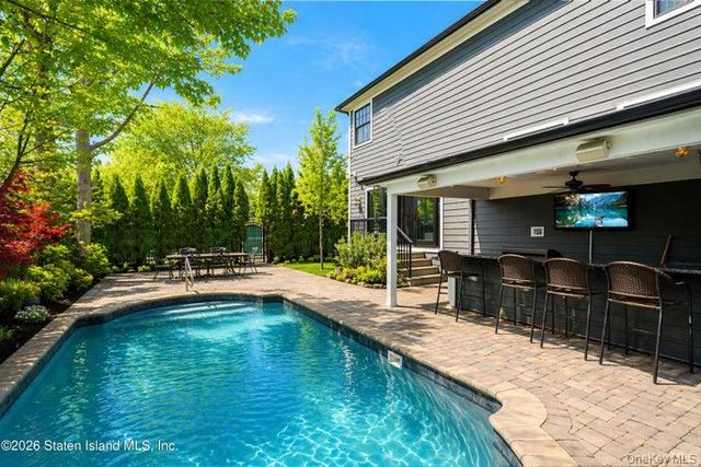 100 Hull Ave, Staten Island, NY 10306