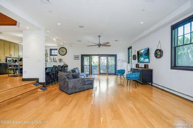 100 Hull Ave, Staten Island, NY 10306