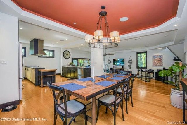 100 Hull Ave, Staten Island, NY 10306