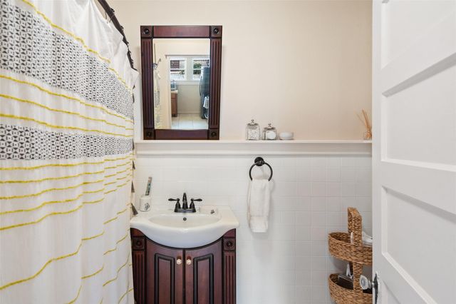 1411 W 10th ST, Austin, TX 78703