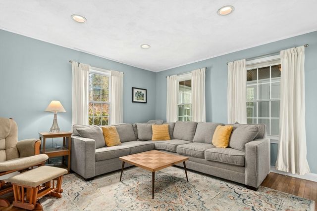 64 W Main St, Hopkinton, MA 01748