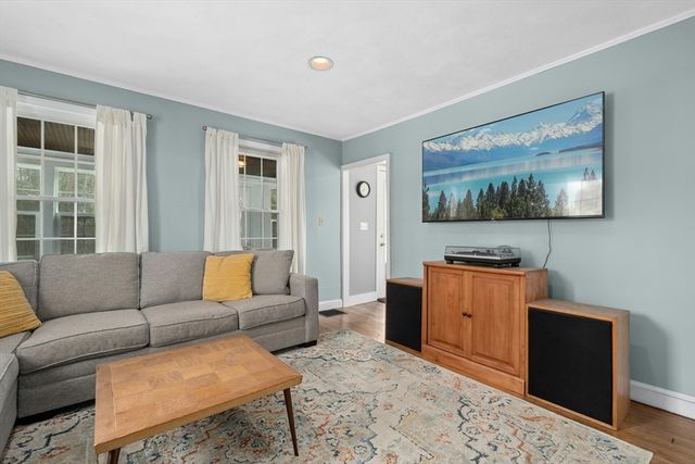 64 W Main St, Hopkinton, MA 01748