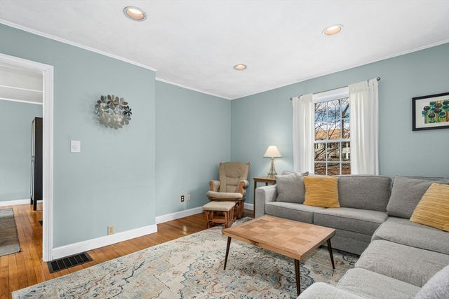 64 W Main St, Hopkinton, MA 01748