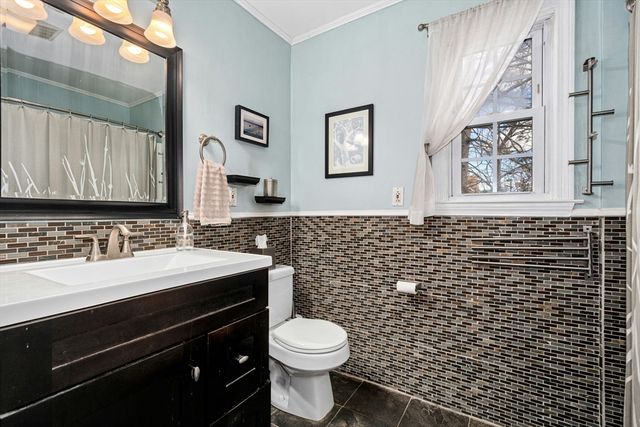 64 W Main St, Hopkinton, MA 01748