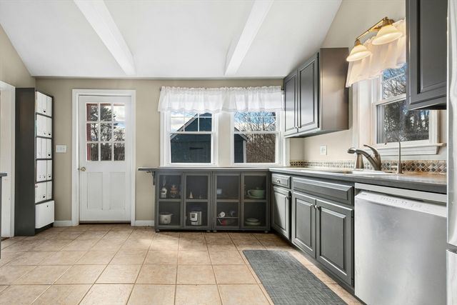 64 W Main St, Hopkinton, MA 01748