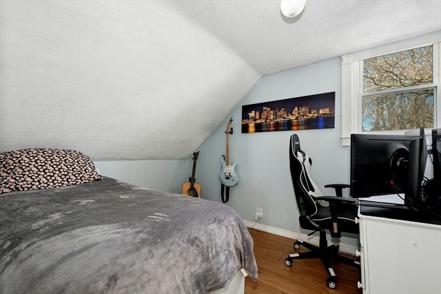 64 W Main St, Hopkinton, MA 01748