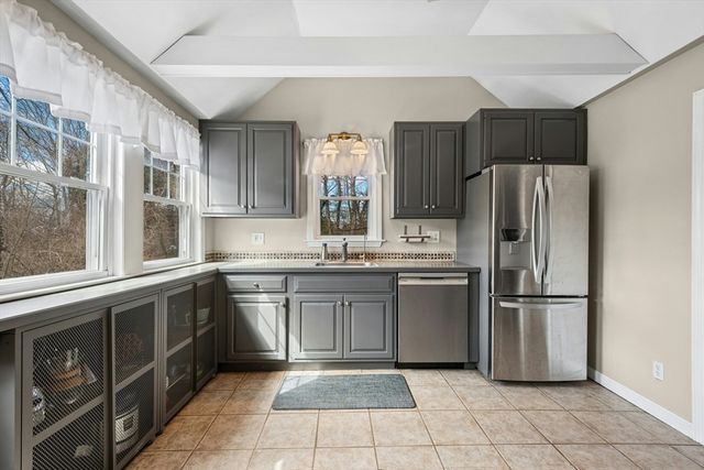 64 W Main St, Hopkinton, MA 01748