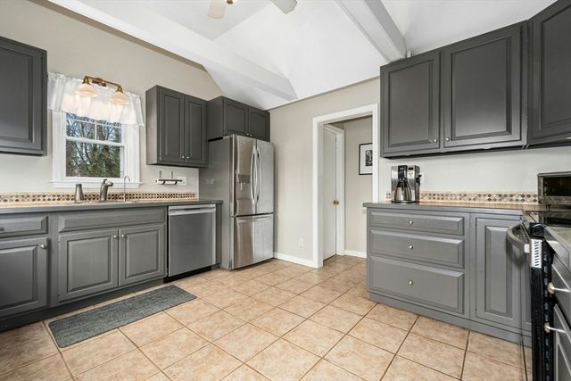 64 W Main St, Hopkinton, MA 01748