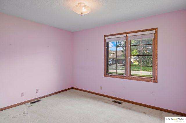 21716 Greenlawn Road, Omaha, NE 68022