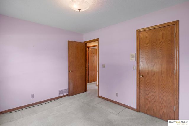 21716 Greenlawn Road, Omaha, NE 68022