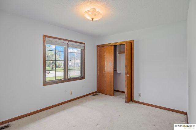 21716 Greenlawn Road, Omaha, NE 68022