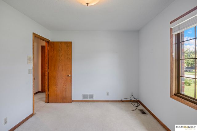 21716 Greenlawn Road, Omaha, NE 68022