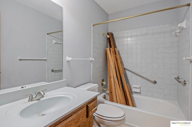 21716 Greenlawn Road, Omaha, NE 68022