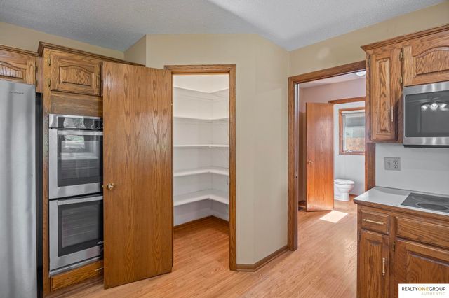 21716 Greenlawn Road, Omaha, NE 68022