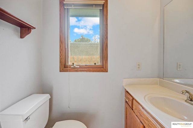 21716 Greenlawn Road, Omaha, NE 68022