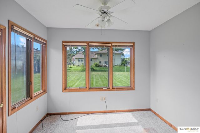 21716 Greenlawn Road, Omaha, NE 68022