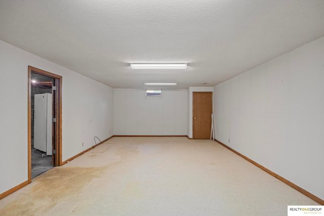 21716 Greenlawn Road, Omaha, NE 68022