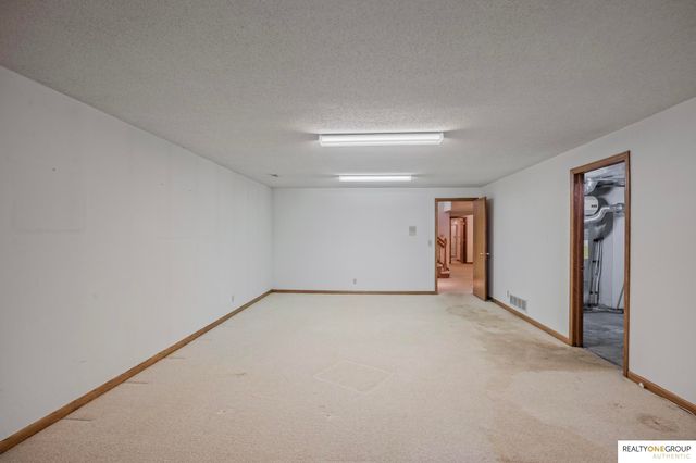 21716 Greenlawn Road, Omaha, NE 68022