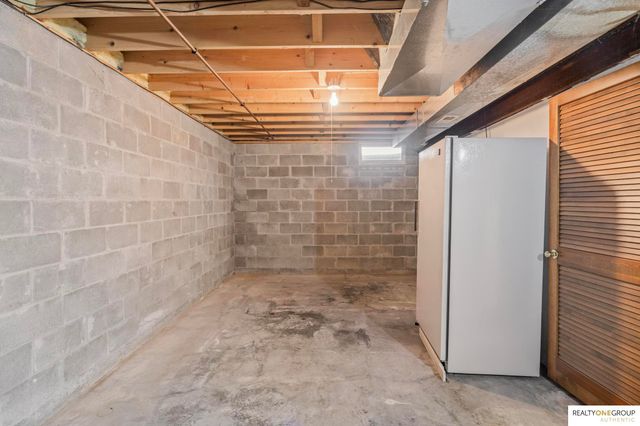 21716 Greenlawn Road, Omaha, NE 68022
