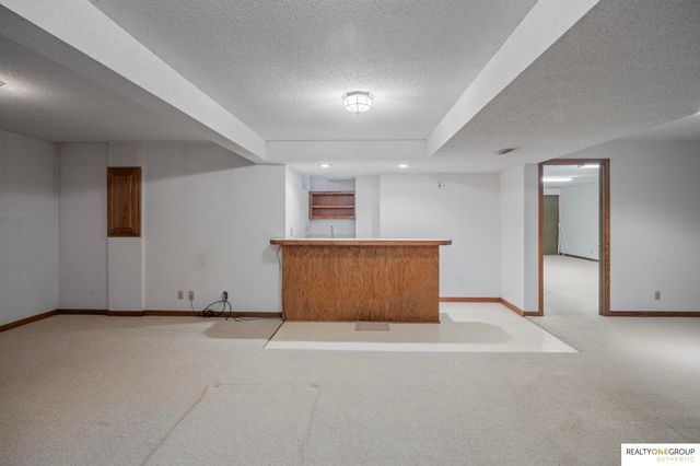 21716 Greenlawn Road, Omaha, NE 68022