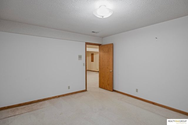 21716 Greenlawn Road, Omaha, NE 68022
