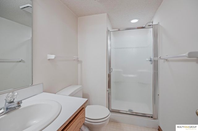 21716 Greenlawn Road, Omaha, NE 68022