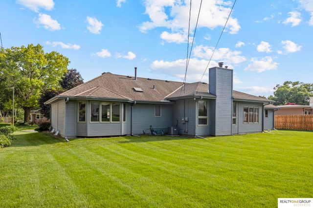 21716 Greenlawn Road, Omaha, NE 68022
