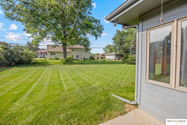 21716 Greenlawn Road, Omaha, NE 68022