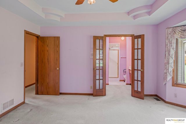 21716 Greenlawn Road, Omaha, NE 68022