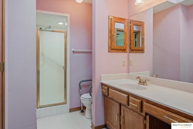 21716 Greenlawn Road, Omaha, NE 68022
