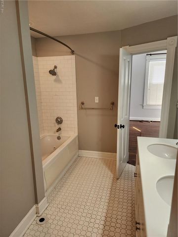 436 Dinwiddie St Apt 1, Portsmouth, VA 23704