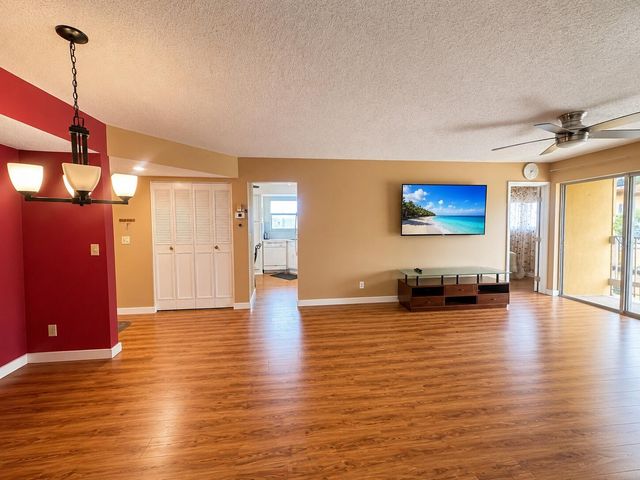 18 COLONIAL CLUB Drive 200, Boynton Beach, FL 33435