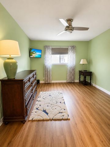 18 COLONIAL CLUB Drive 200, Boynton Beach, FL 33435