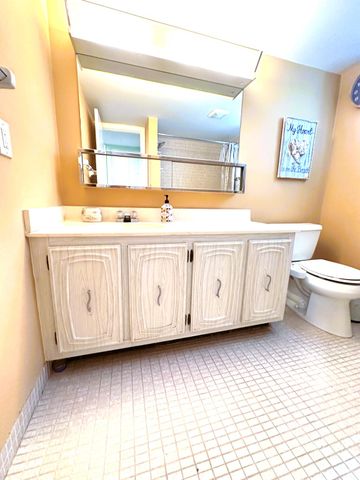 18 COLONIAL CLUB Drive 200, Boynton Beach, FL 33435