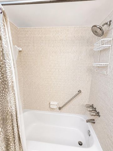 18 COLONIAL CLUB Drive 200, Boynton Beach, FL 33435