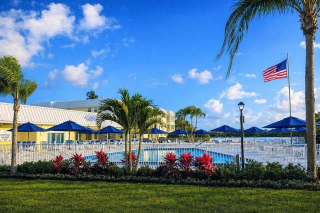 18 COLONIAL CLUB Drive 200, Boynton Beach, FL 33435
