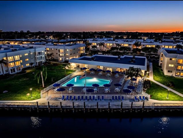 18 COLONIAL CLUB Drive 200, Boynton Beach, FL 33435